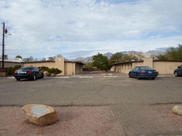 3743 E Blacklidge, Tucson, AZ 85716