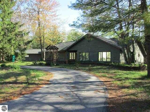 983 W Long Lake Rd, Traverse City, MI 49685