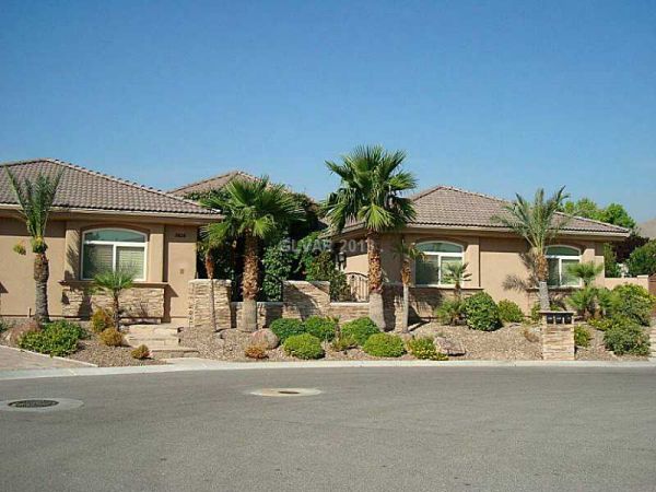 8835 Hickam Avenue, Las Vegas, NV 89129