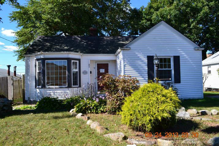 9 Elizabeth Dr, Providence, RI 02904