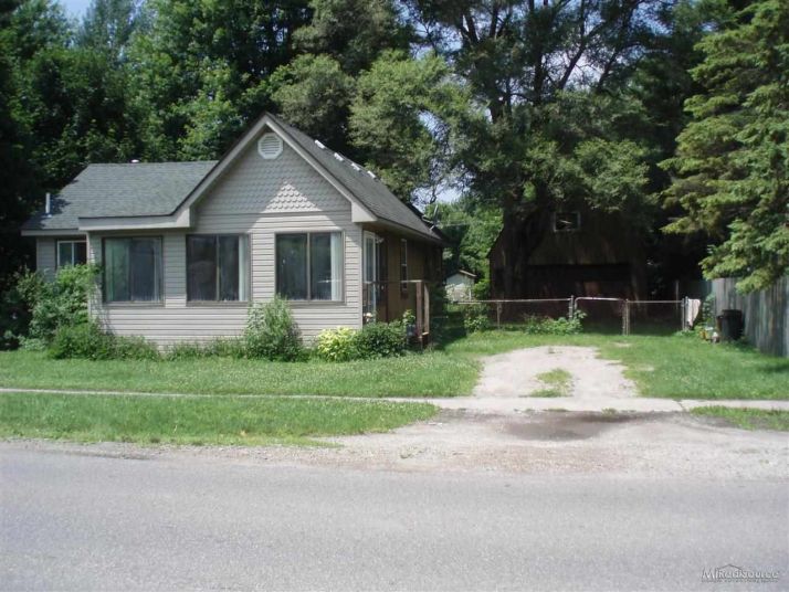 813 State St, Algonac, MI 48001