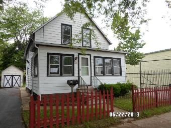 914 S Lincoln Ave, Waukegan, IL 60085