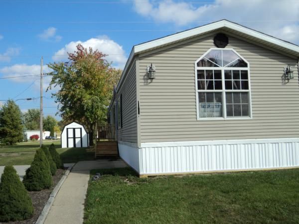 1137 Nottingham Dr, Lapeer, MI 48446