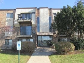 1493 N Winslow Dr Apt 201, Palatine, IL 60074