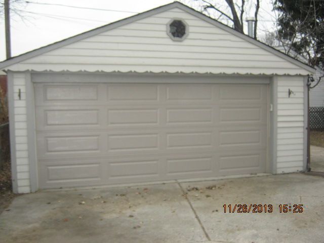29317 Rose St, Madison Heights, MI 48071