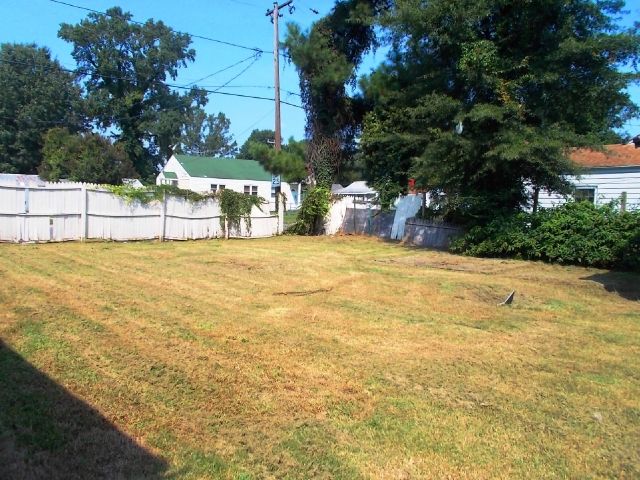 21 Woodland St, Portsmouth, VA 23702