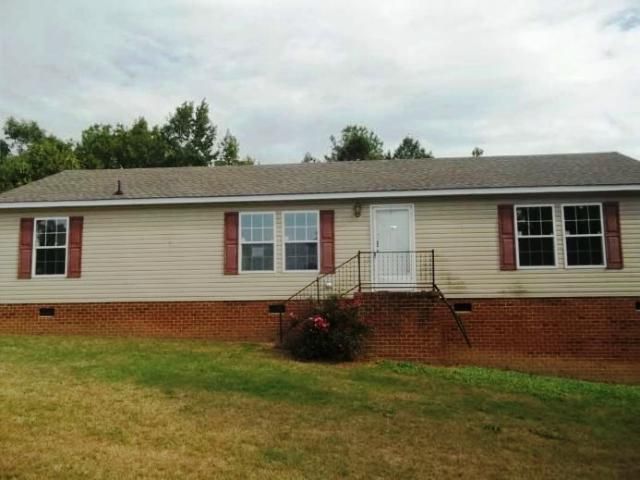 142 Capewood Dr, La Crosse, VA 23950