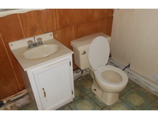 724 Aldergate St, Farmington, MO 63640