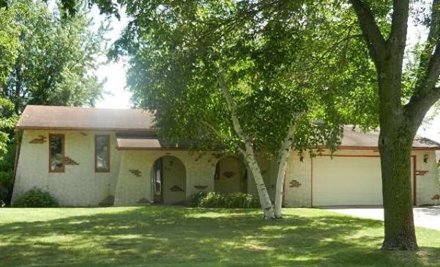 813 W 6th St, Litchfield, MN 55355