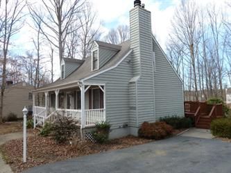 274 Oakridge Dr, Madison Heights, VA 24572
