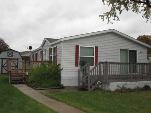 40663 Drury Rd, Sterling Heights, MI 48310