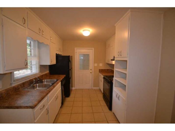 2352 Lakewood Drive, Kennesaw, GA 30152