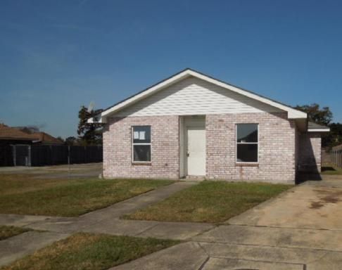 5932 Becker St, Marrero, LA 70072