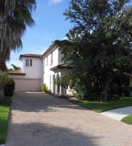 661 Castle Drive, Palm Beach Gardens, FL 33410