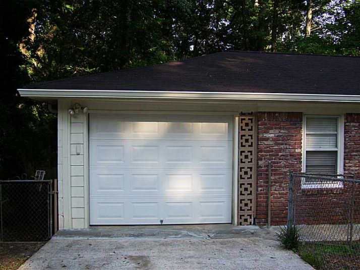 627 Spruce Drive, Pine Lake, GA 30072