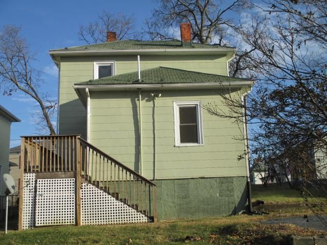 126 Thompson St, Staunton, VA 24401