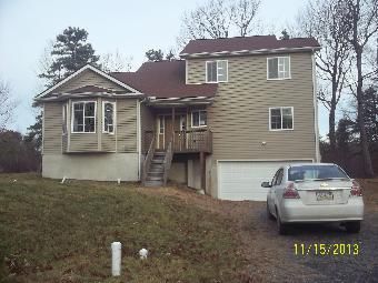 534 Goldfinch Rd, Bushkill, PA 18324