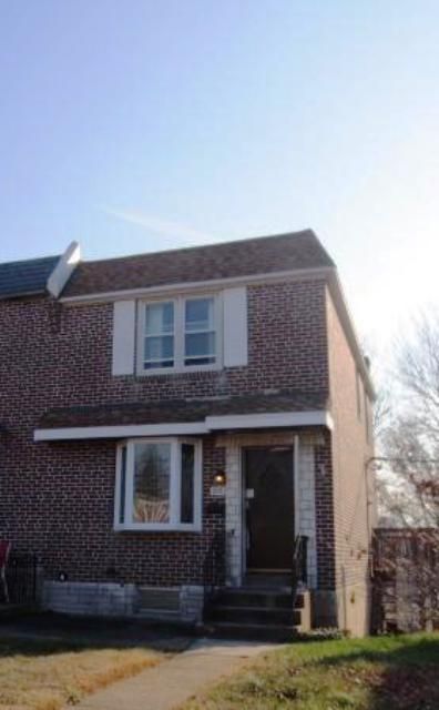 215 Park Dr, Glenolden, PA 19036