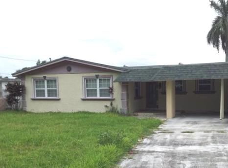 1055 E Shore Dr, West Palm Beach, FL 33406
