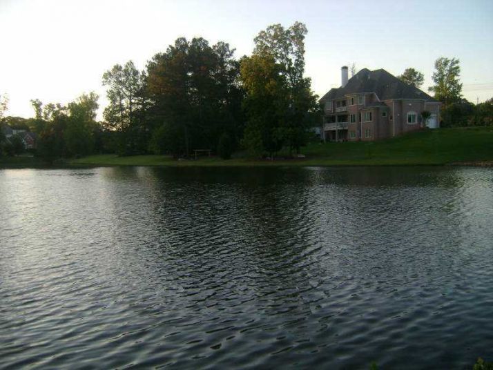 605 N Lake Front Drive N, Lilburn, GA 30047