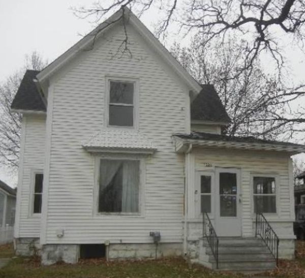 1226 W  Genesee Street, Lapeer, MI 48446
