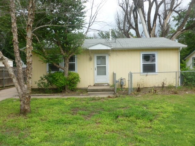 548 N Baehr St, Wichita, KS 67212