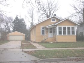 1011 W Pacific Ave, Waukegan, IL 60085