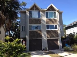 290 Poinsettia St, Atlantic Beach, FL 32233