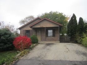 1319 N Poplar Ave, Round Lake, IL 60073