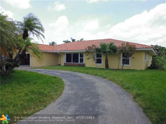19101 W OAKMONT DR, Hialeah, FL 33015