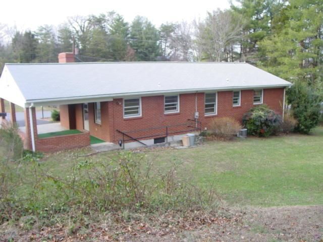 5118 Carriage Dr, Roanoke, VA 24018