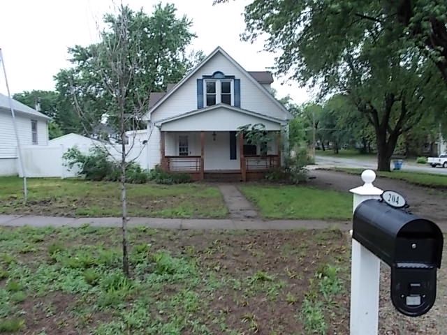 204 S Delaware St, Tonganoxie, KS 66086