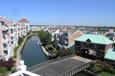 111 Shearwater Unit 33 Court, Jersey City, NJ 07305