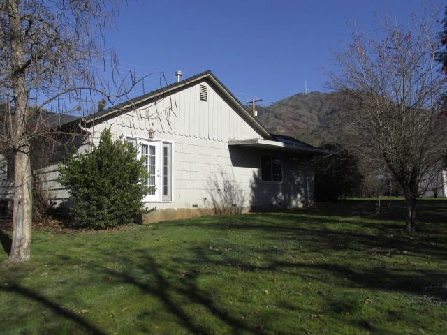 1103 NE Madrone Street, Grants Pass, OR 97526