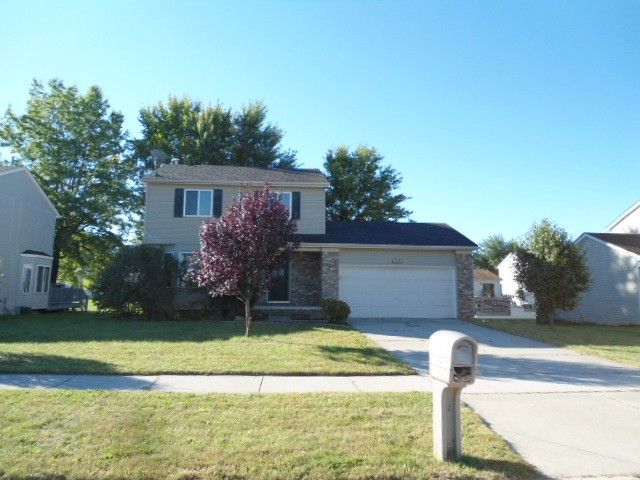 8419 Samantha Ln, Fair Haven, MI 48023