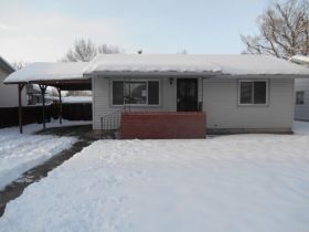 933 S 12th St, Montrose, CO 81401
