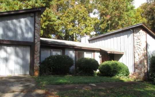 5247 Essex Farms Lane, Stone Mountain, GA 30088