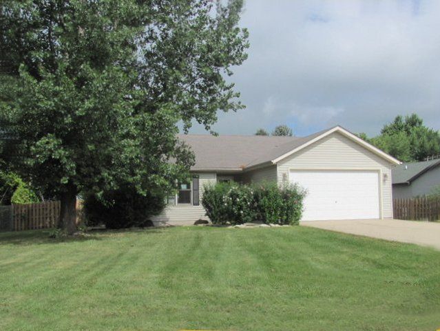 667 Lasalle Dr, Somonauk, IL 60552
