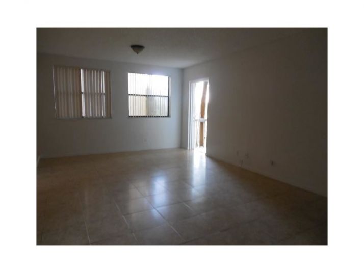 8100 Geneva Ct #239, Miami, FL 33166