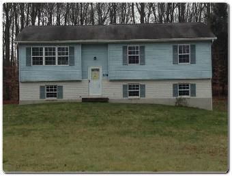 108 Turkey Run Dr, Greentown, PA 18426