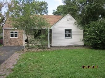 19 Green Ln, Bristol, PA 19007