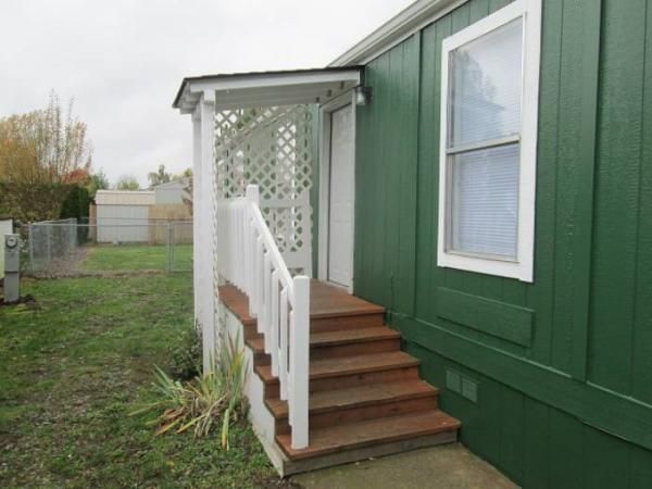 301 E Columbia Dr #63, Newberg, OR 97132