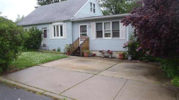 521 E Blenheim Ave, Blackwood, NJ 08012