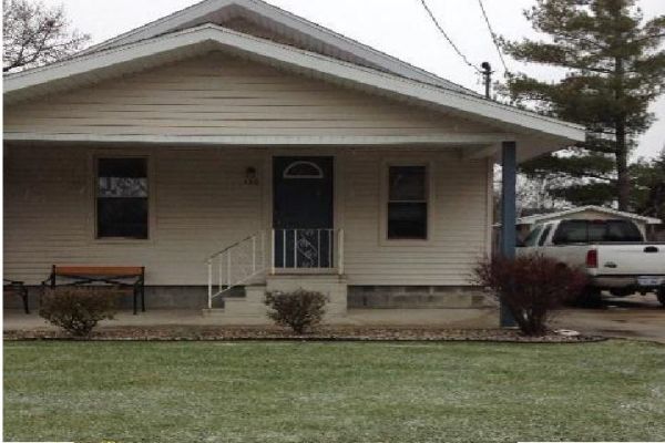 120 7th St, Freeland, MI 48623