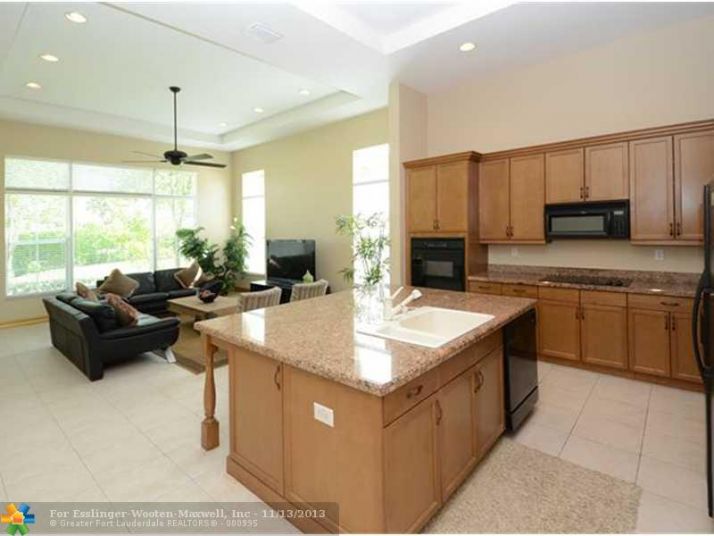 8086 NW 111TH TE, Pompano Beach, FL 33076