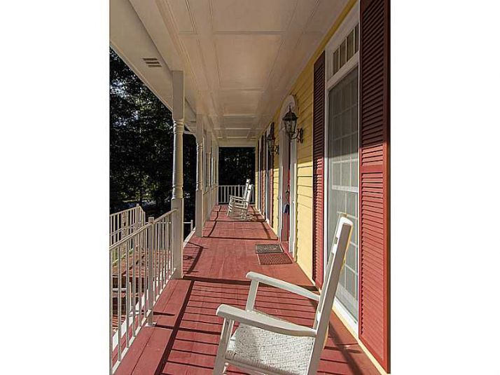 560 Valley Hall Drive, Atlanta, GA 30350