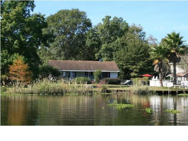 1805 RINGNECK RD, Moncks Corner, SC 29461