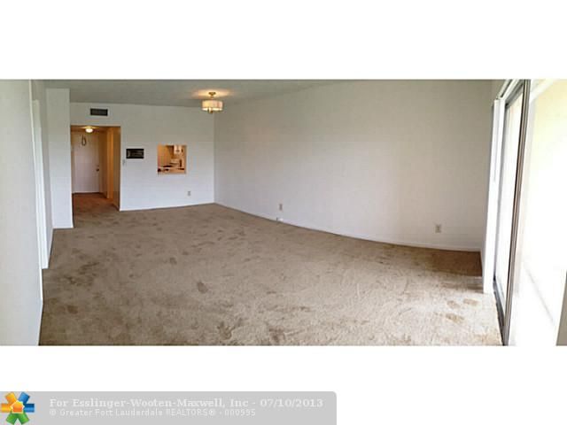1000 COUNTRY CLUB DR # 404, Pompano Beach, FL 33063