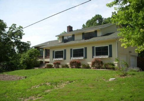 12512 E Silver Ln, Independence, MO 64054