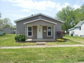 825 S Van Buren St, Litchfield, IL 62056